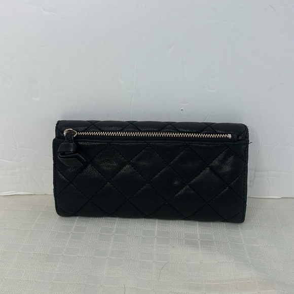 DKNY quilted leather handbag and wallet set. - Picture 15 of 17
